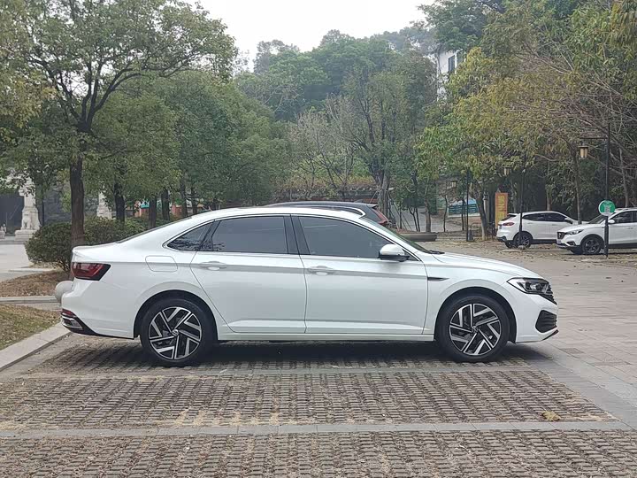 Фото 4 - Volkswagen Sagitar L