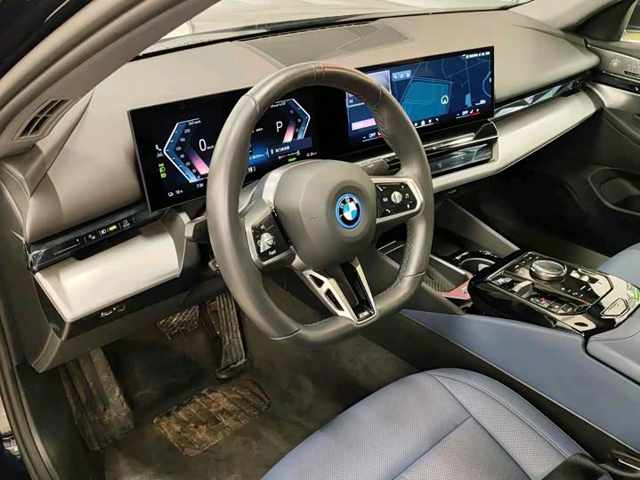 Фото 9 - BMW i5