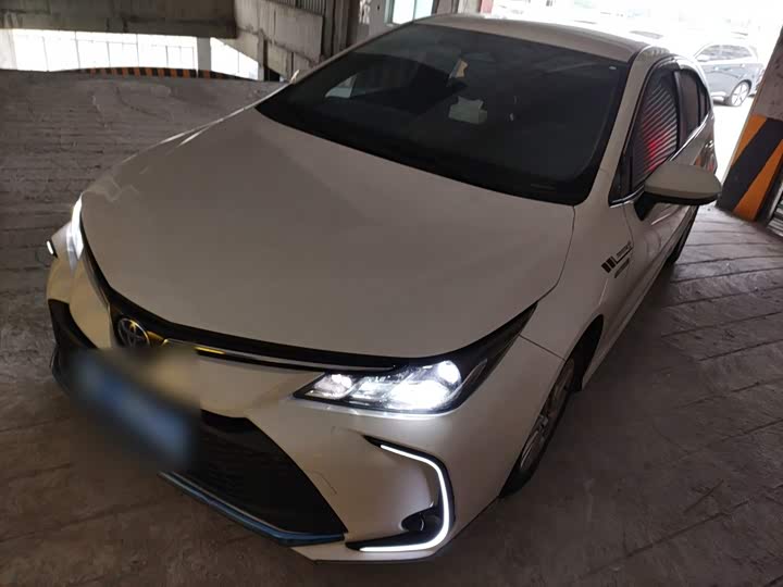 Фото 2 - Toyota Corolla