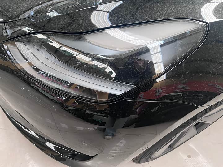 Фото 4 - Tesla Model 3