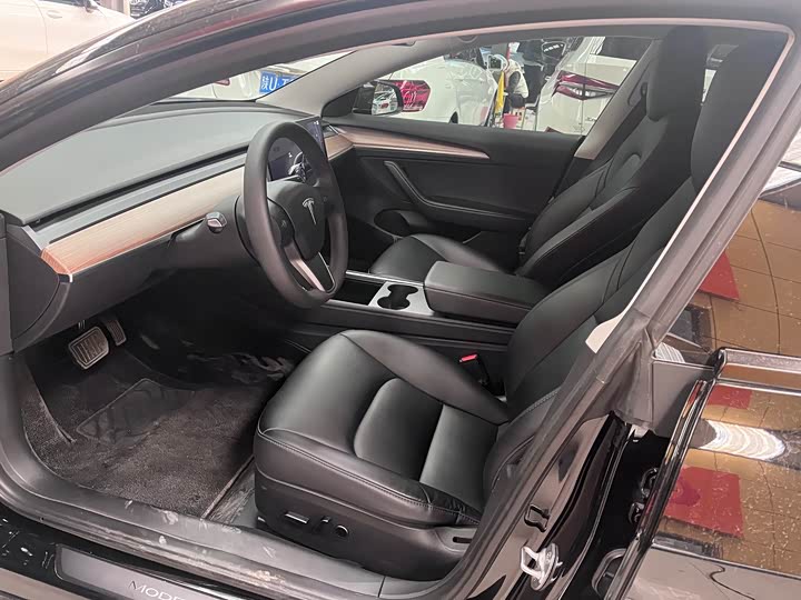 Фото 7 - Tesla Model 3