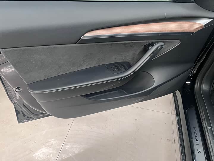 Фото 8 - Tesla Model 3