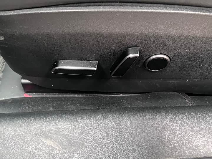 Фото 9 - Tesla Model 3