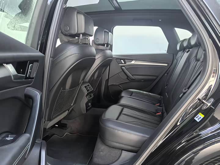 Фото 8 - Audi Q5L