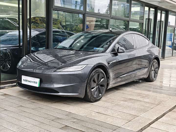 Фото 1 - Tesla Model 3