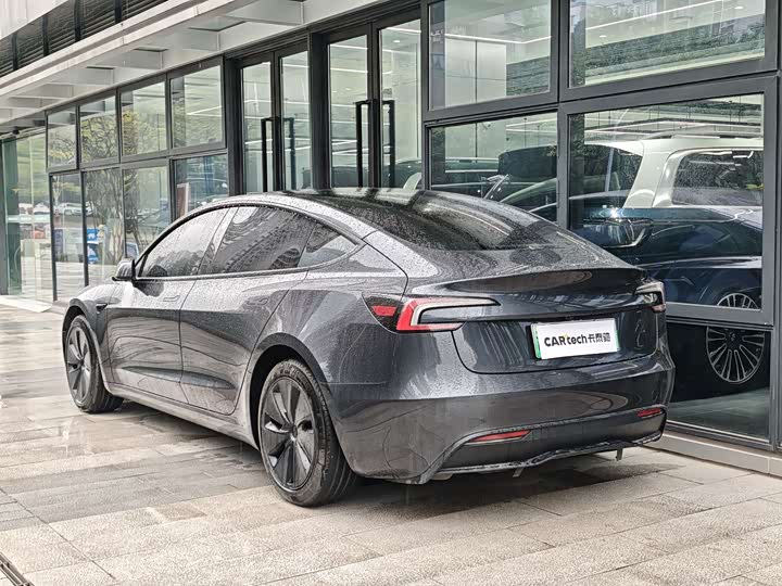 Фото 3 - Tesla Model 3