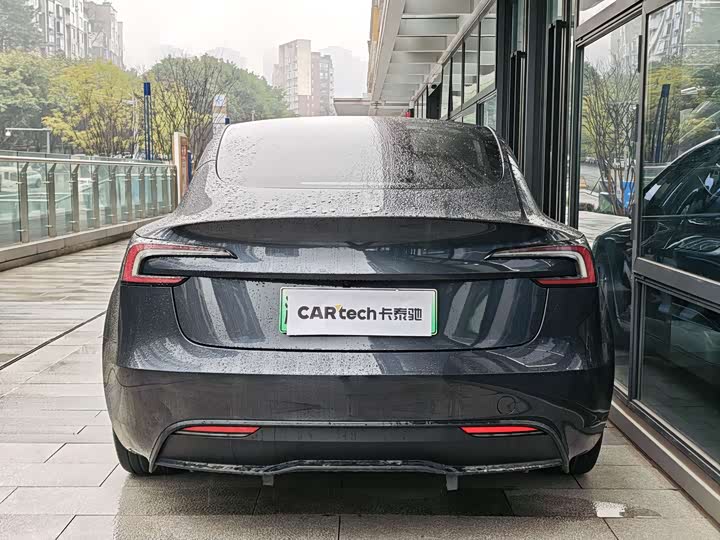 Фото 4 - Tesla Model 3