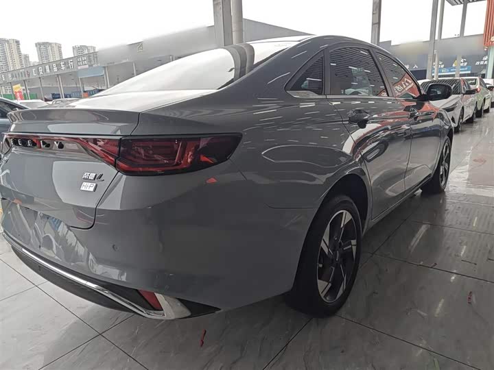 Фото 7 - Geely Emgrand L Hi·P Hybrid