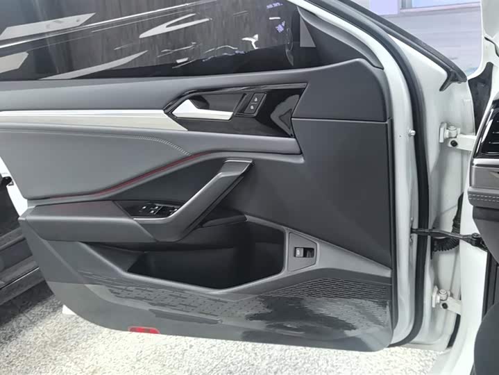 Фото 7 - Volkswagen Sagitar L