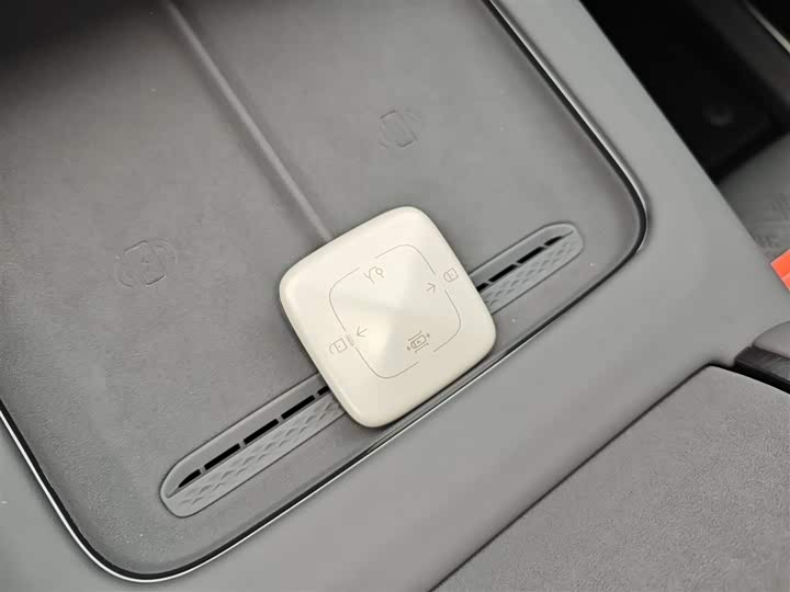 Фото 9 - Zeekr 7X