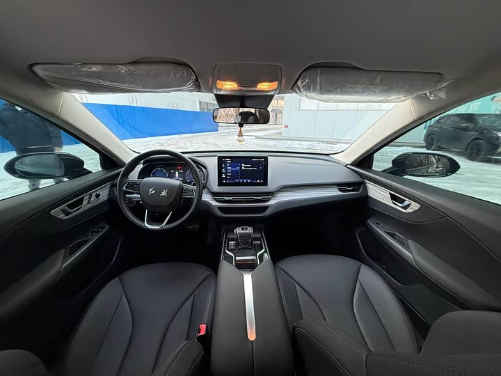 Фото 6 - Hongqi E-QM5