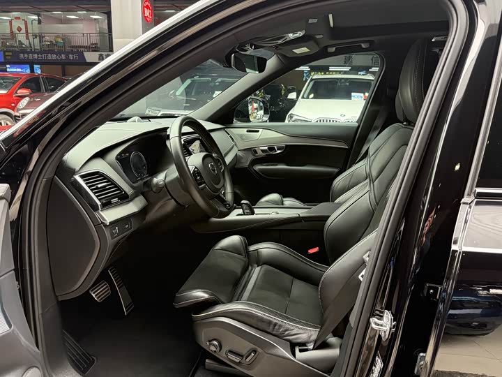 Фото 4 - Volvo XC90