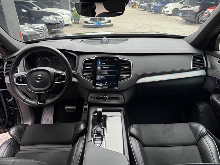 Фото 6 - Volvo XC90