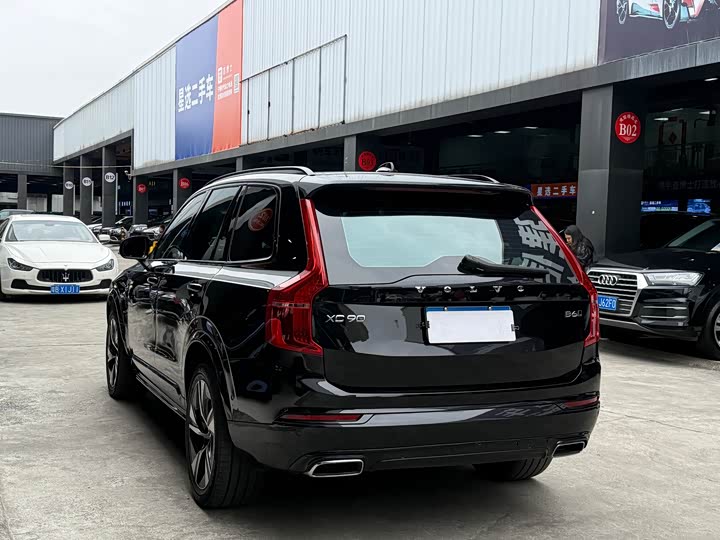 Фото 7 - Volvo XC90