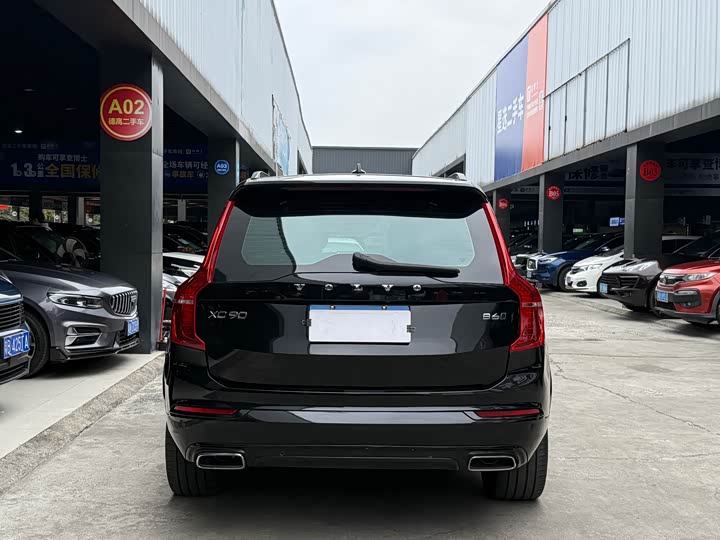 Фото 8 - Volvo XC90
