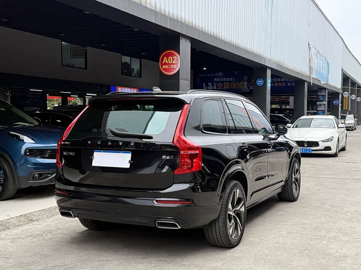 Фото 9 - Volvo XC90