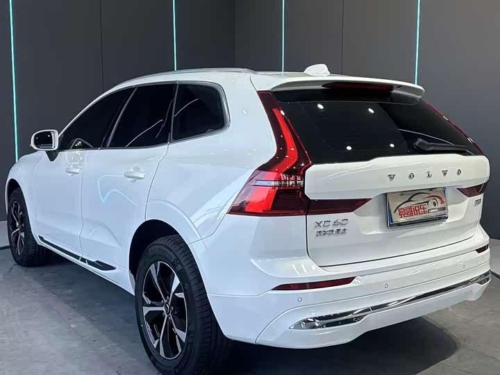 Фото 8 - Volvo XC60