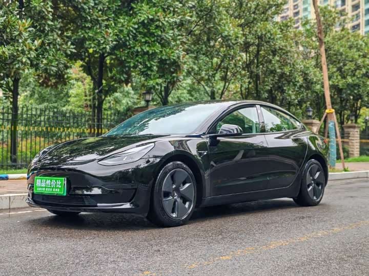 Фото 1 - Tesla Model 3