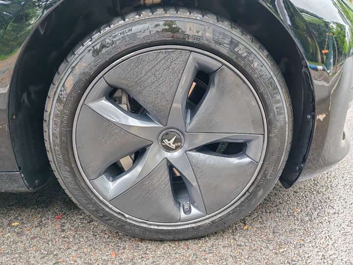 Фото 4 - Tesla Model 3