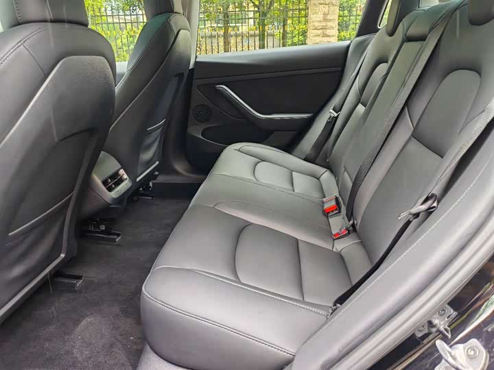 Фото 8 - Tesla Model 3