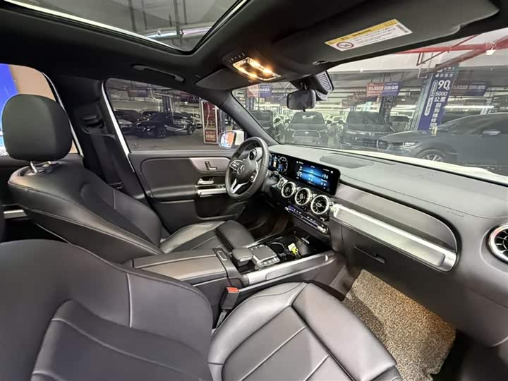 Фото 8 - Mercedes-Benz GLB-Class