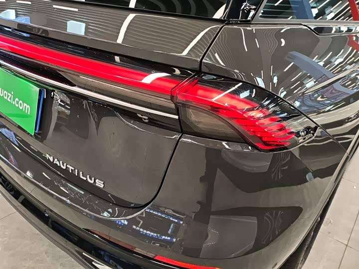 Фото 8 - Lincoln Nautilus