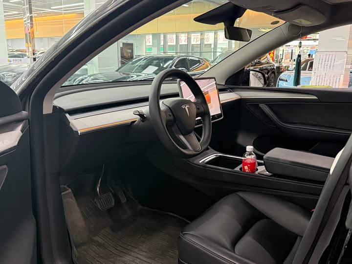 Фото 3 - Tesla Model Y