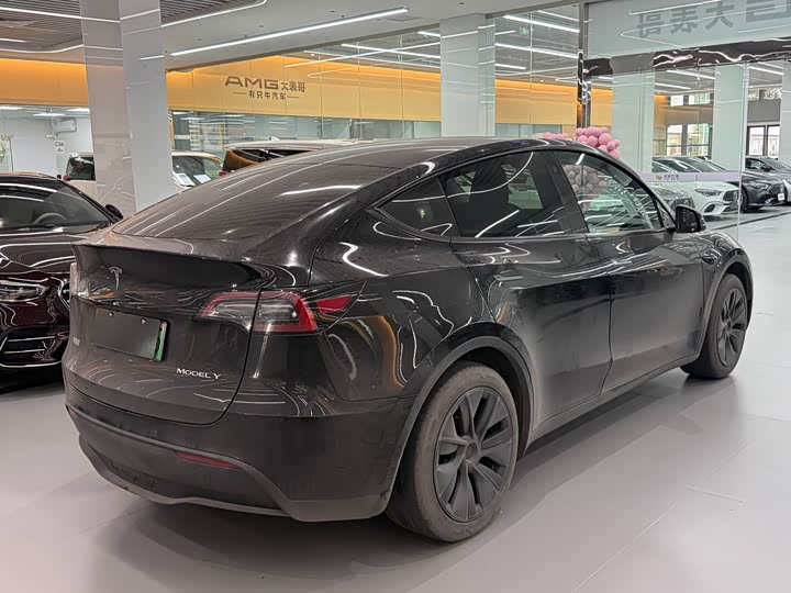 Фото 9 - Tesla Model Y