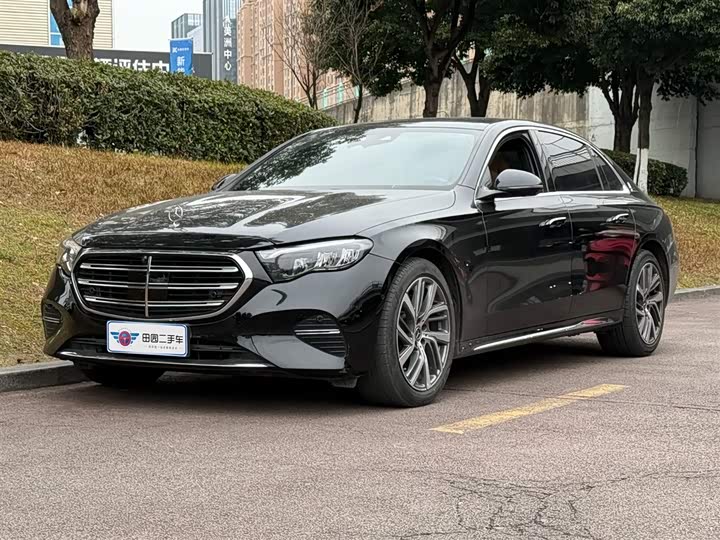 Фото 1 - Mercedes-Benz E-Class