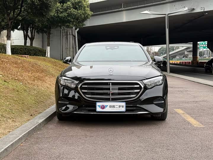 Фото 2 - Mercedes-Benz E-Class