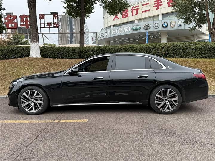 Фото 3 - Mercedes-Benz E-Class