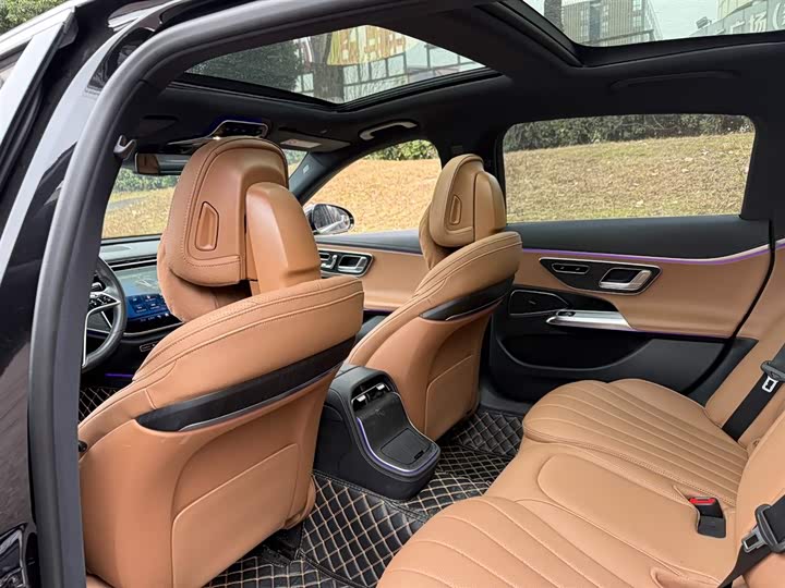 Фото 9 - Mercedes-Benz E-Class