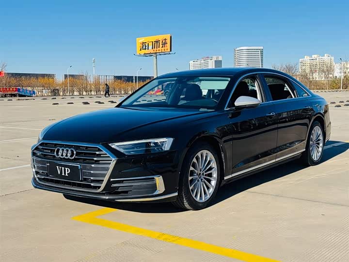 Фото 1 - Audi A8