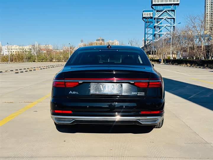 Фото 4 - Audi A8