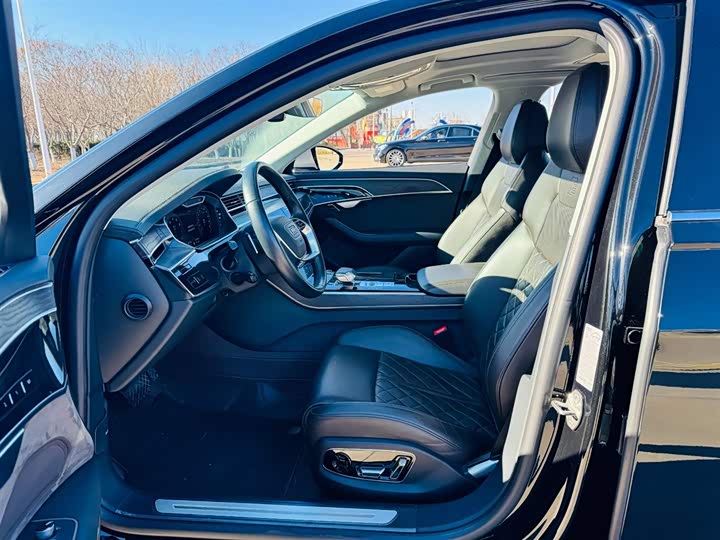 Фото 7 - Audi A8