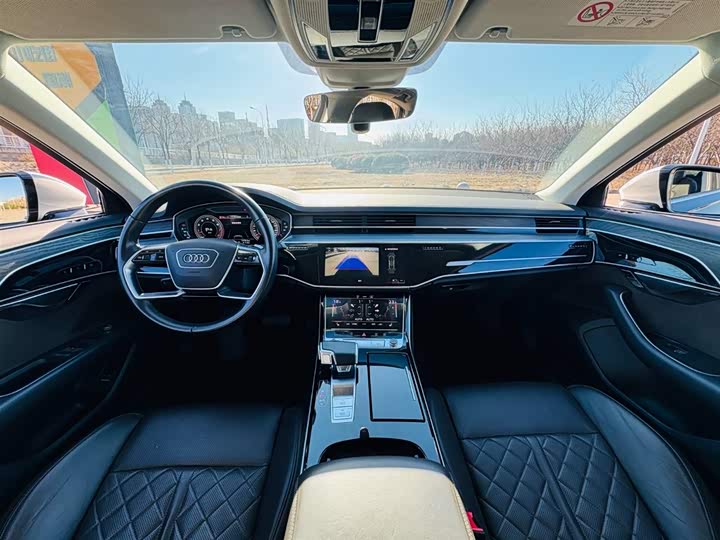 Фото 9 - Audi A8
