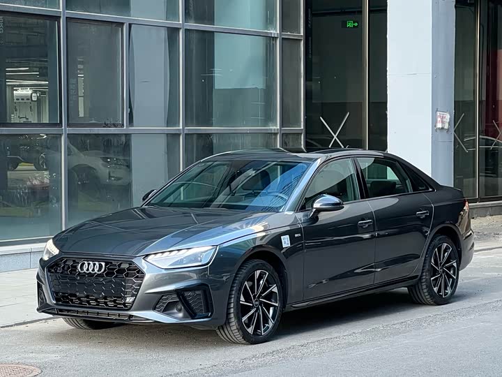 Фото 1 - Audi A4L