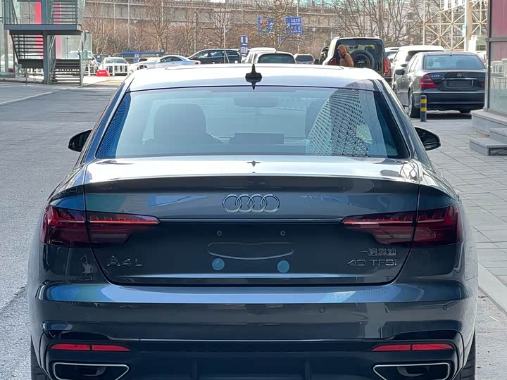 Фото 4 - Audi A4L