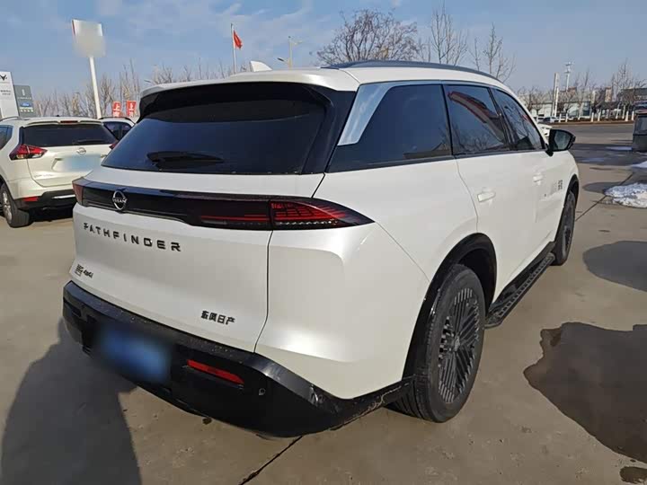 Фото 7 - Nissan Pathfinder