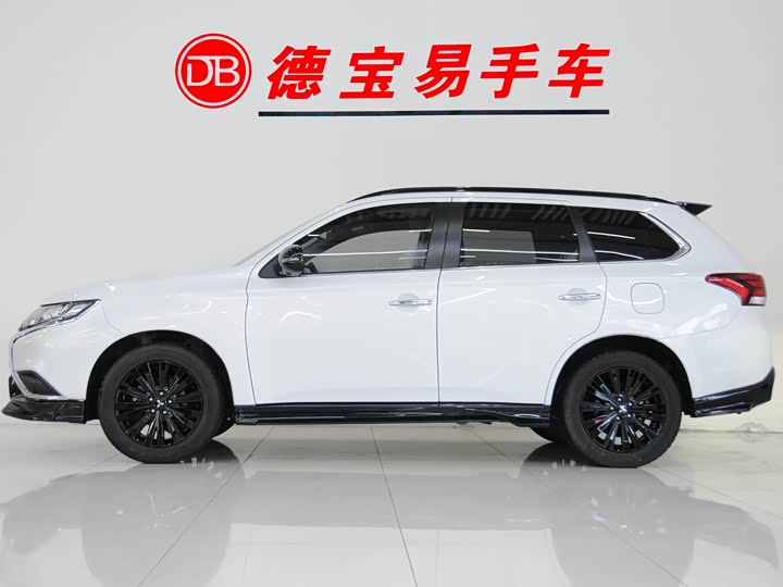 Фото 2 - Mitsubishi Outlander