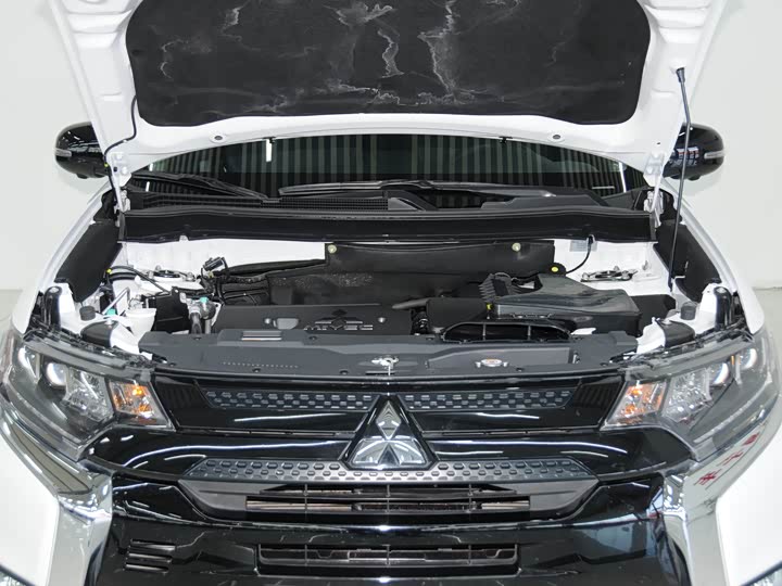 Фото 6 - Mitsubishi Outlander