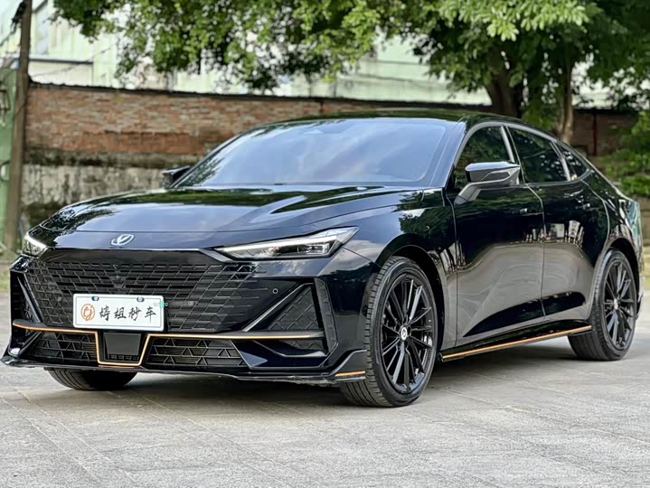 Фото 1 - Changan UNI-V