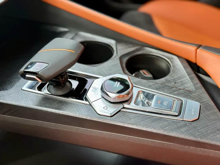 Фото 6 - Changan UNI-V