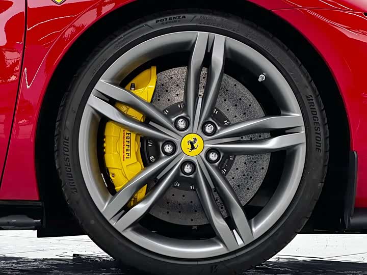 Фото 8 - Ferrari 296