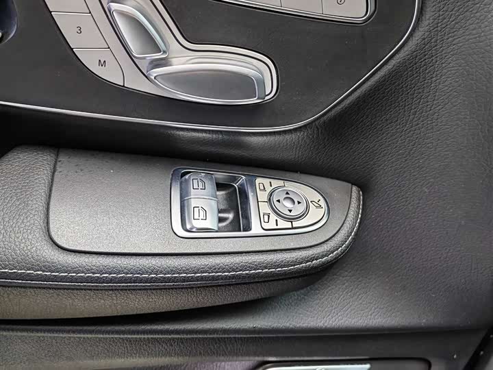 Фото 7 - Mercedes-Benz V-Class