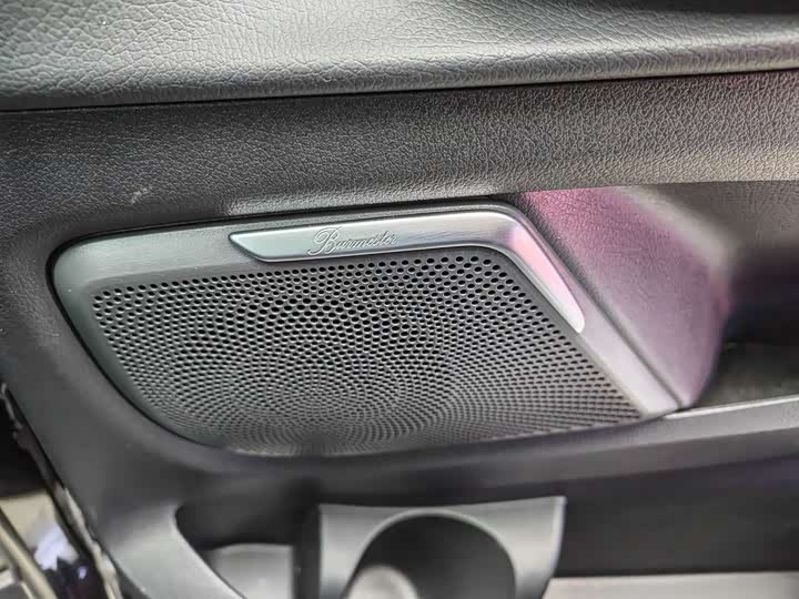 Фото 8 - Mercedes-Benz V-Class