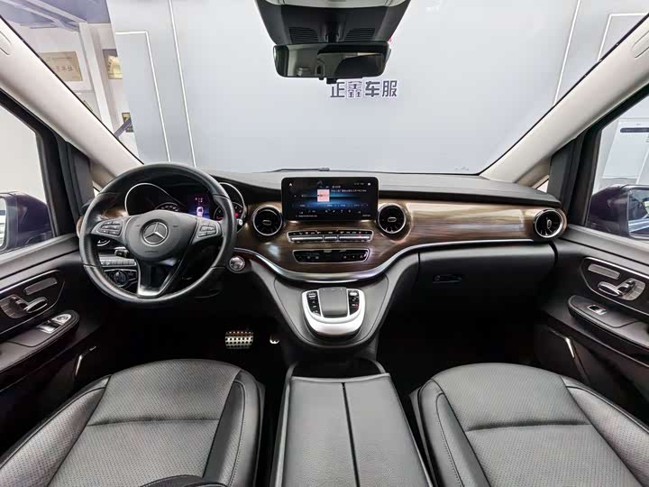 Фото 9 - Mercedes-Benz V-Class