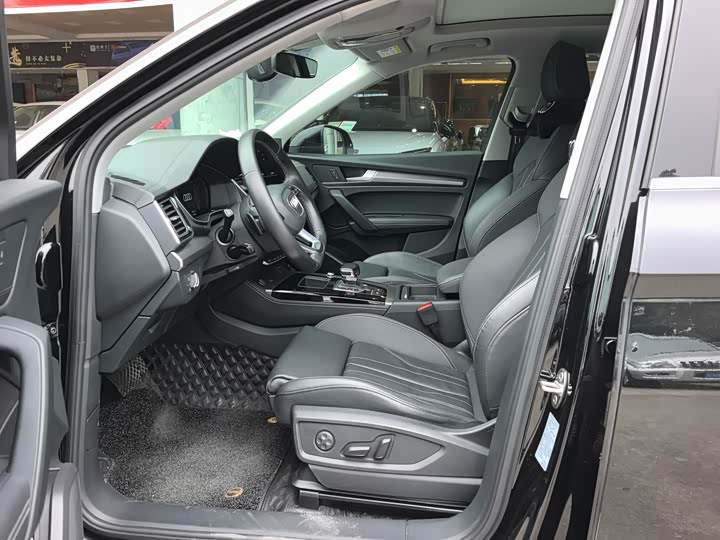 Фото 7 - Audi Q5L