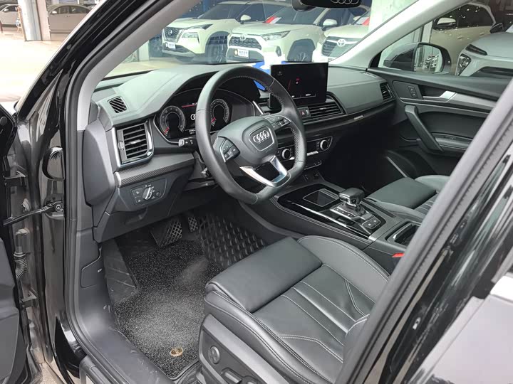 Фото 8 - Audi Q5L