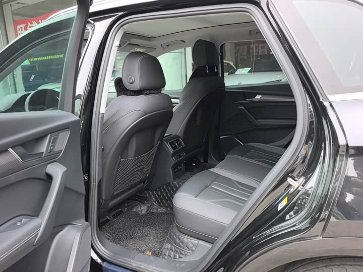 Фото 9 - Audi Q5L